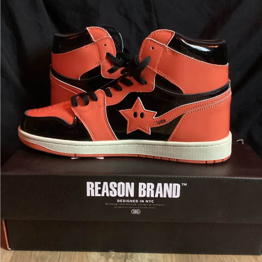 Shooting Stars Patent Leather Sneaker. - Picture 2 of 4